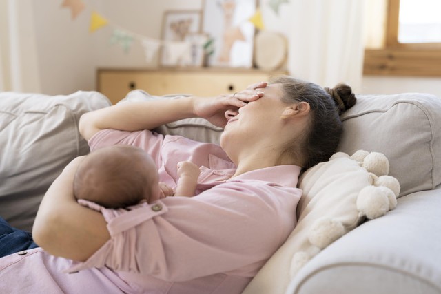 Trầm cảm sau sinh: Dấu hiệu nguy hiểm cần phát hiện sớm để bảo vệ sức khỏe và hạnh phúc gia đình - Ảnh 2.