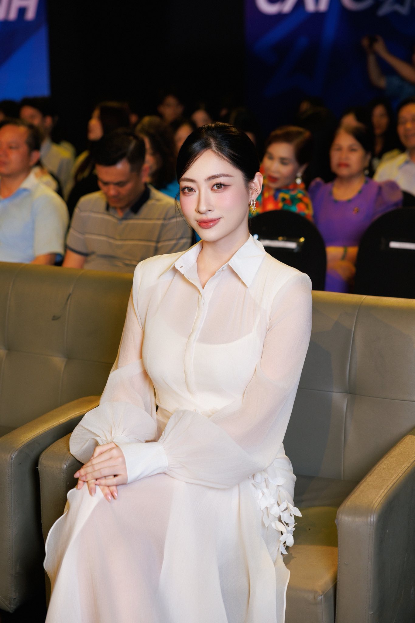 Lương thùy Linh tỏa sáng với sơ mi xuyên thấu thanh lịch và cuốn hút - Ảnh 3.
