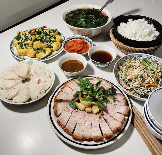 10 Mâm cơm gia đình thơm ngon khiến bạn không còn muốn ăn ngòai - Ảnh 8. 10 Mâm cơm gia đình thơm ngon khiến bạn không còn muốn ăn ngòai - Ảnh 8.