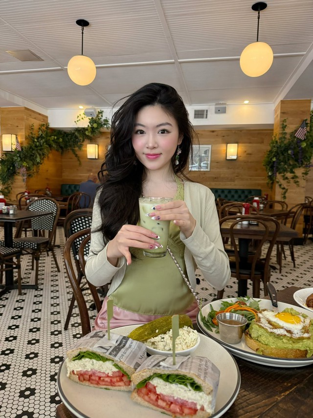 Khoe sắc trên đất Mỹ, ái nữ nhà MC Quyền Linh được khen vì quá xinh đẹp - Ảnh 3.