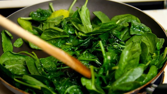 Những thực phẩm giúp ngủ ngon hơn có sẵn trong căn bếp nhưng nhiều người vẫn bỏ qua - Ảnh 4.