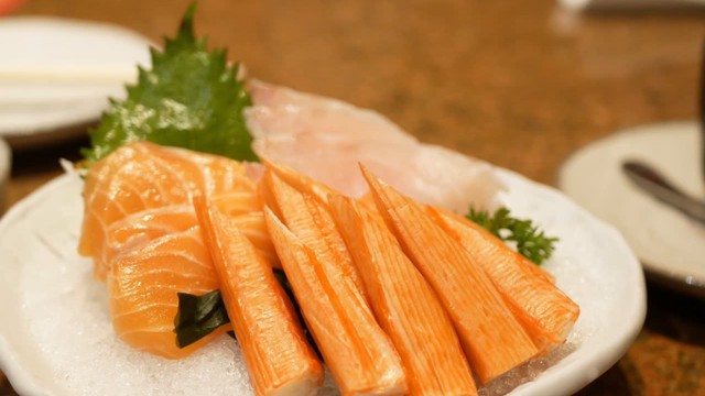 Những thực phẩm giúp ngủ ngon hơn có sẵn trong căn bếp nhưng nhiều người vẫn bỏ qua - Ảnh 1.